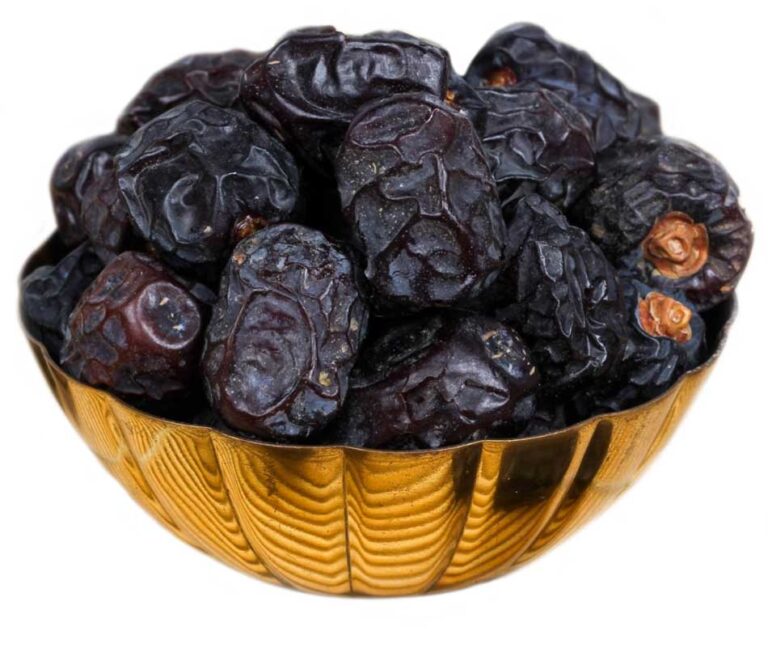 Kurma Ajwa in a bowl